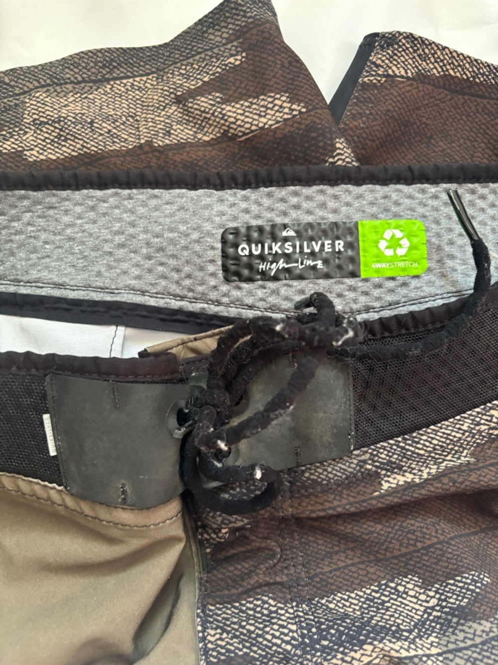 Quiksilver Men’s Brown & Black Camo Board Shorts - Picture 3 of 4